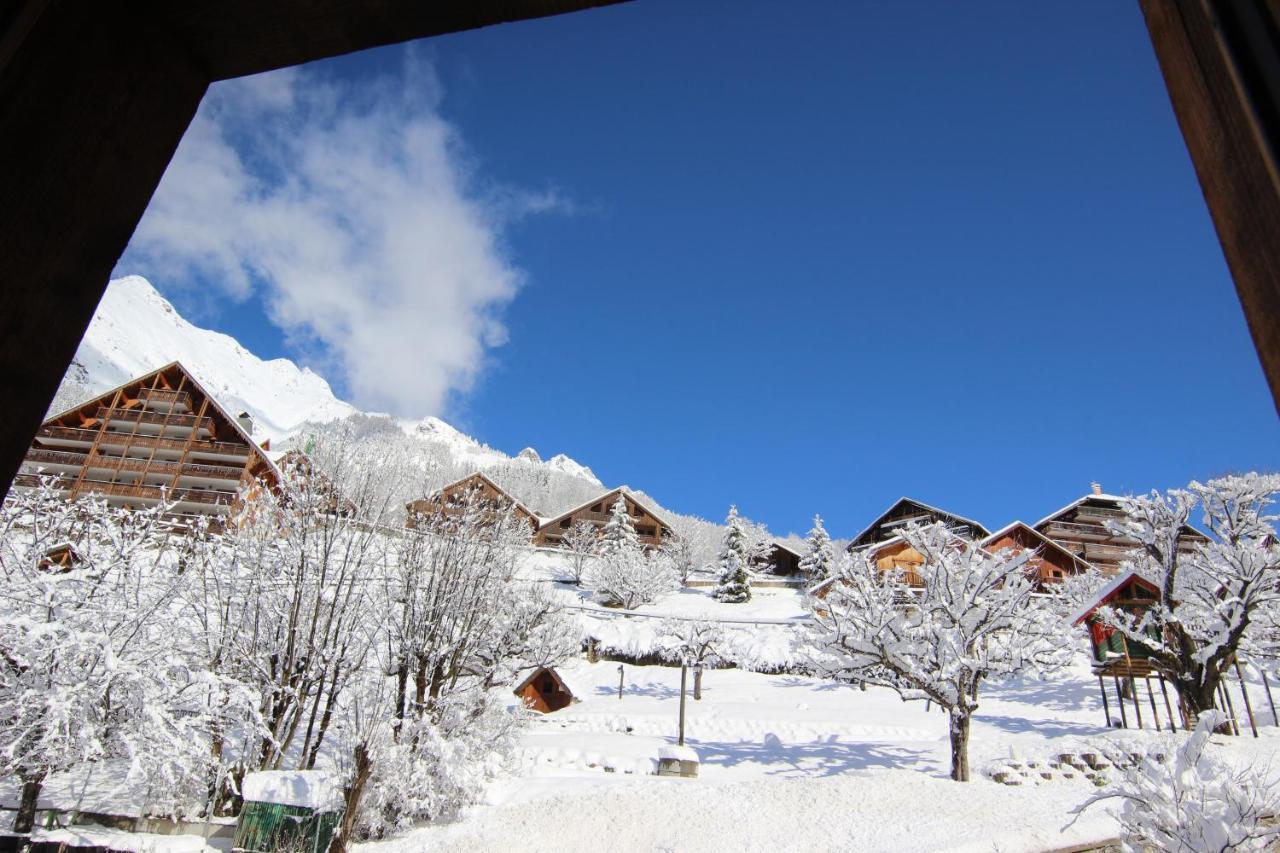Hotel Le V De Vaujany Exterior photo