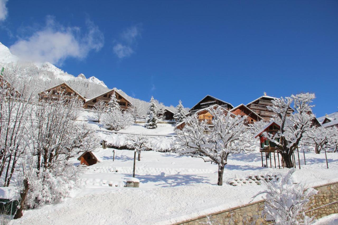 Hotel Le V De Vaujany Exterior photo